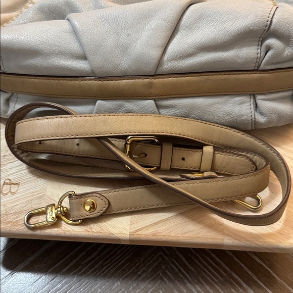 MCM Cream Leather Shoulder Bag With Whip Stiching - Picture 12 of 14